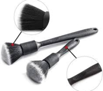 Cọ vệ sinh chi tiết cán dài Maxshine 704607 được làm từ lông mềm mại không dễ bị rụng lông và không bị sự ăn mòn của hóa chất