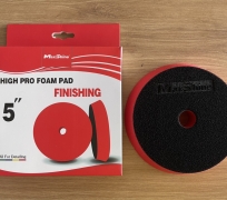 Phớt xốp/mút đánh bóng xóa xước xe ô tô 5 inch đỏ Maxshine 2023155R được làm từ xốp mềm mại màu đỏ, có khả năng chống ăn mòn với hóa chất đánh bóng